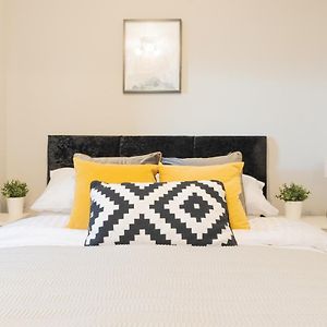 Luxury Riverview City Centre Apartment