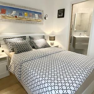Central Modern Flat Lamartine