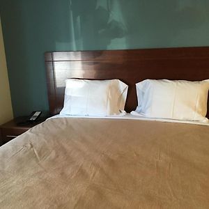 Chambre Lit King-Size avec Accès aux Personnes Handicapées