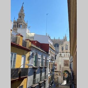 Hernando Colon Deluxe Suite By Valcambre