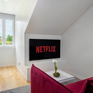 Studio Lit King-Size