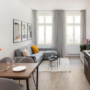 Prague Days - Minimalist Apartment - Easy City Access