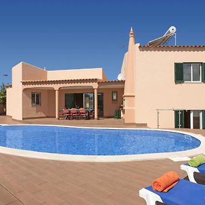 Villa à 4 Chambres à Coucher