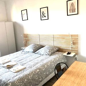 Studio Lit Queen-Size