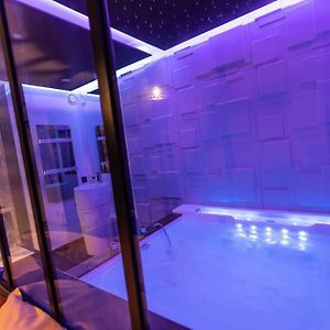 Appartement-jacuzzi / love room à 800m du centre