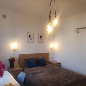 Flat Femina Street