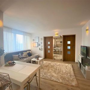 Vicky - Clean, quiet, private flat centrum Warsaw.