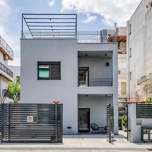 Spacious Flat With Courtyard And Private Parking!
