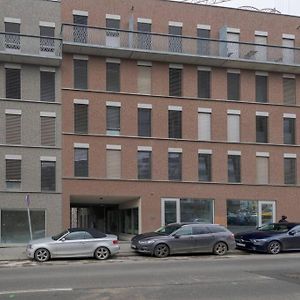 Bright Studio, 10Min To The Centre, Free Parking