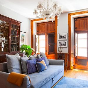 Alfama Terrace Apartment With Authentic XVIII Tiles And Historic Notes 3 Bedrooms & 2 Bathrooms Ac