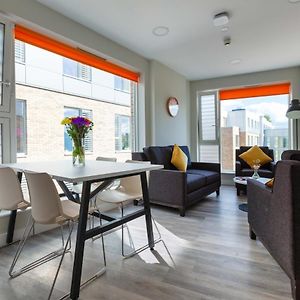 Appartement à 4 Chambres à Coucher