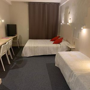 Chambre Lit King-Size avec Accès aux Personnes Handicapées