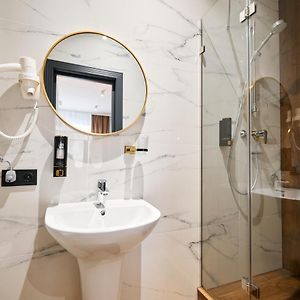 Budget Without Window Room