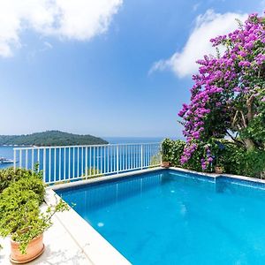Pool Six-Bedroom Villa