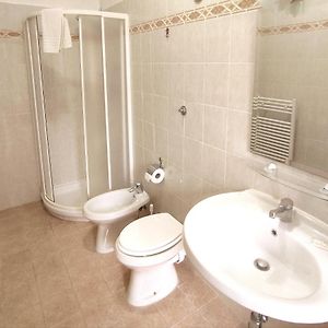 Economy  External Bathroom Queen Room