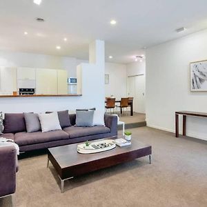 Spacious 2Br Near Westfield Newmarket