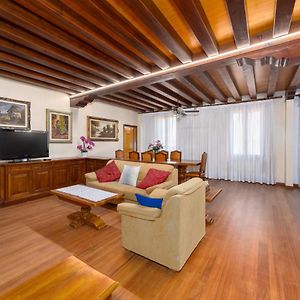 Giulia House