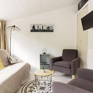 Studio Lit King-Size