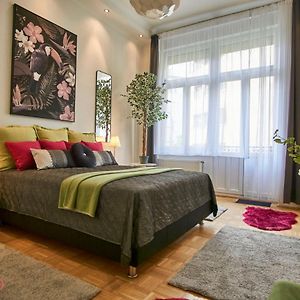 M52 Apartment - Hostaid