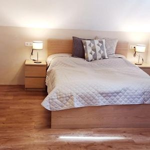 Appartement Grand à 2 Chambres à Coucher