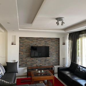 Appartement à 3 Chambres à Coucher