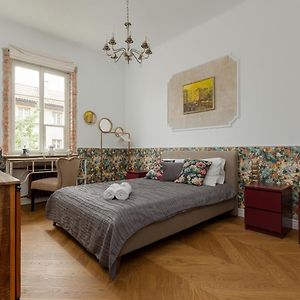 Apartment On The Warsaw Square By Noclegi Renters