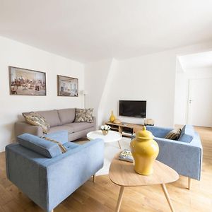 Appartement à 3 Chambres à Coucher