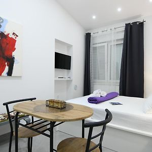 Studio Lit King-Size
