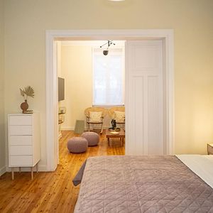 Appartement Urbain à 2 Chambres à Coucher