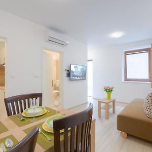One-Bedroom Ground Floor Apartment