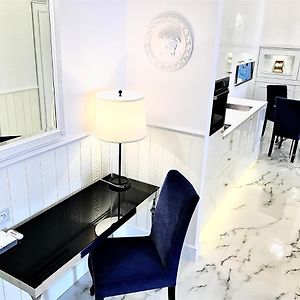 Suite de Luxe à 2 Chambres à Coucher Lit King-Size