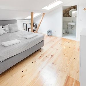 Room Lusiadas With Private Bathroom