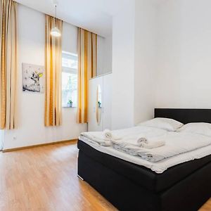 Family Apartment Next To Danube River