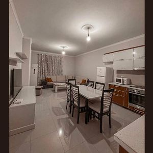 Appartement à 3 Chambres à Coucher