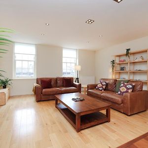 Joivy Spacious 2 Bed,2 Bath Flat, Free Parking And Rooftop Terrace