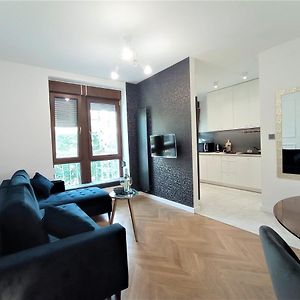 Mki Apartments - Chmielna 73 C B&B Warsaw City Center Apartment
