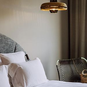 Chambre Confortable Lit King-Size au Premier Étage