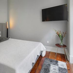 Small Design Studio - Rosa, Bairro Alto