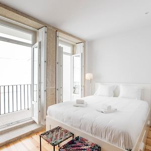 Flux Art Studio W/ Ac & Balcony By Lovelystay