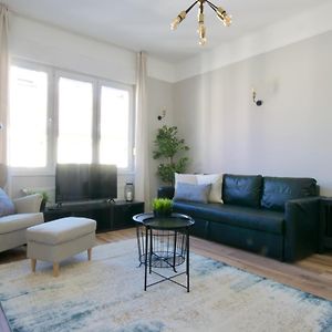 Appartement à 2 Chambres à Coucher