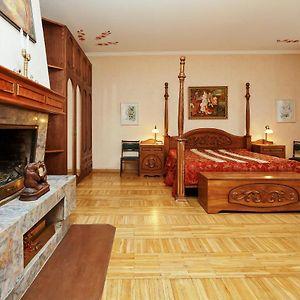 Sunny Grand Apartment By Old Town