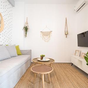 Athens Gift, Only 300M From Acropolis Museum