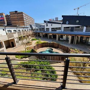 Royal Stina Hotel-Style With Swimming Pool