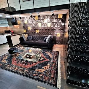 Goldcentral Apartment Art B6