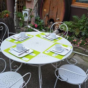 CHEZ CAROLINE dans un havre de verdure et de calme