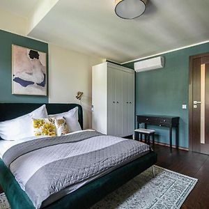 Quite Loft With Balcony And 3 Air Conditioners