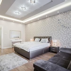 Appartement à 3 Chambres à Coucher
