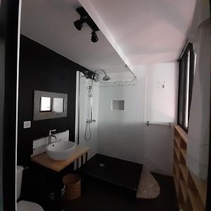 Studio Lit King-Size