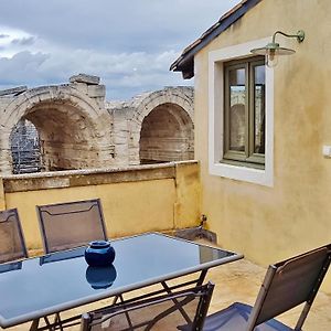Studio avec terrasse sur l'Amphithéâtre (arènes)