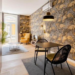 Boutique Rentals-Art & Charm II Apt W/ Terrace
